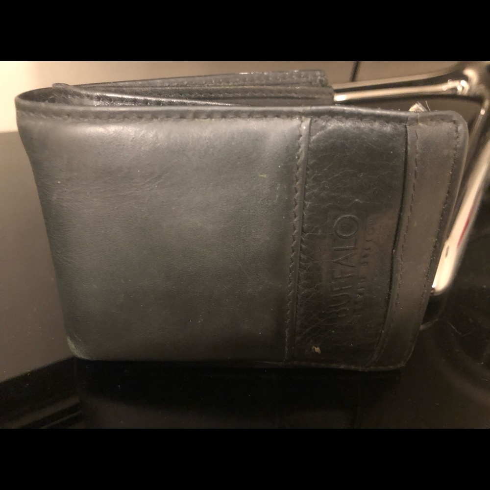 💜 Preloved well worn Gen Leather Buffalo Wallet !